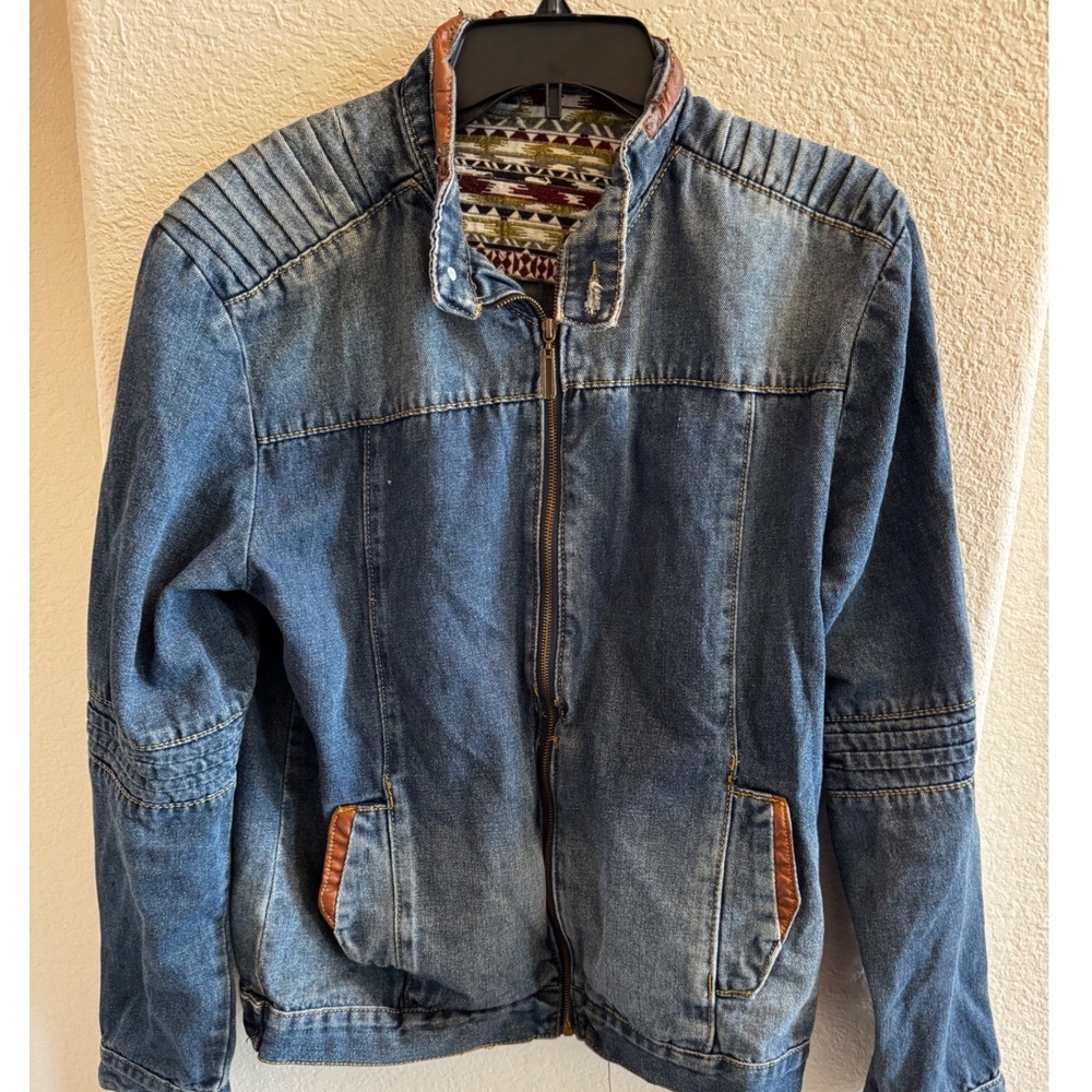 Moto Denim Jacket Medium Wash Tribal Aztec Lining Quilted Shoulder Blue Zip Up